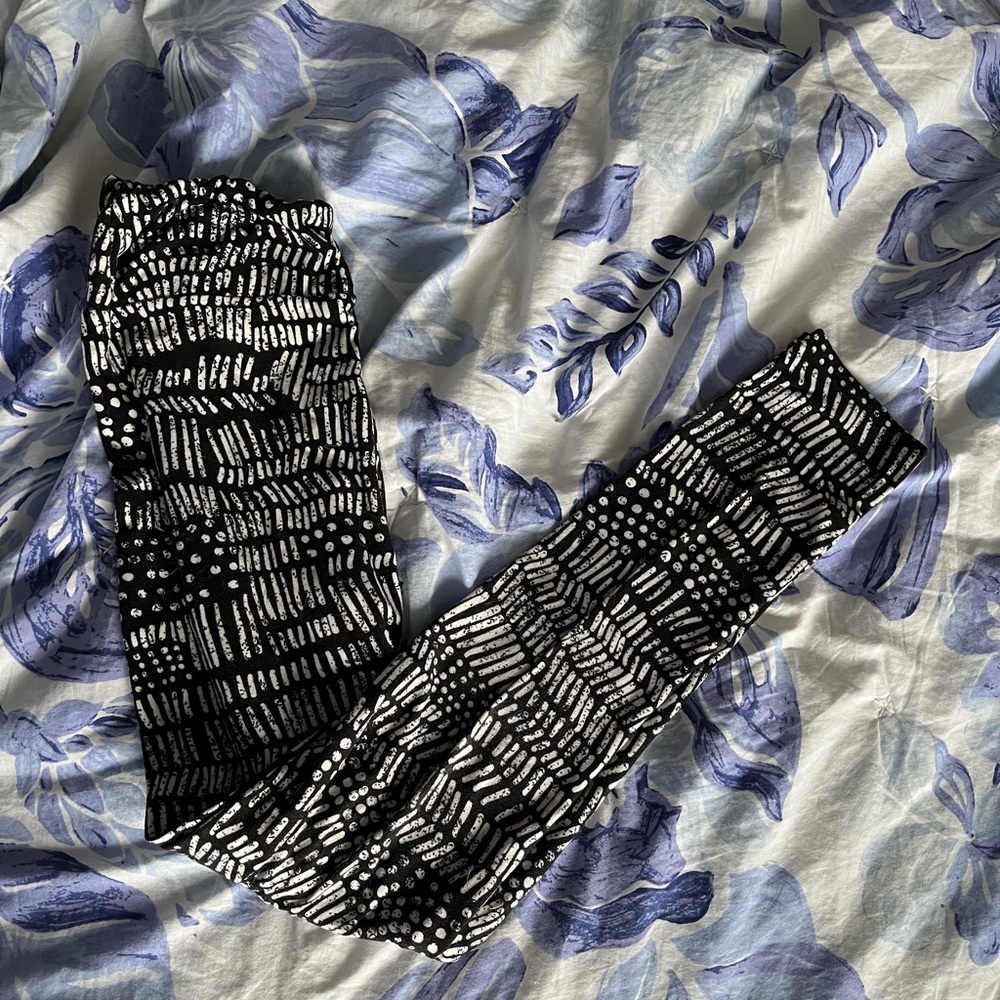 Black and White LuLaRoe Leggings OS
